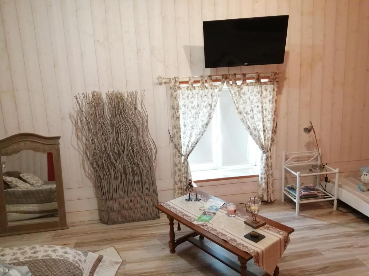 Les Tourterelles Bed & Breakfast Chabournay Екстериор снимка