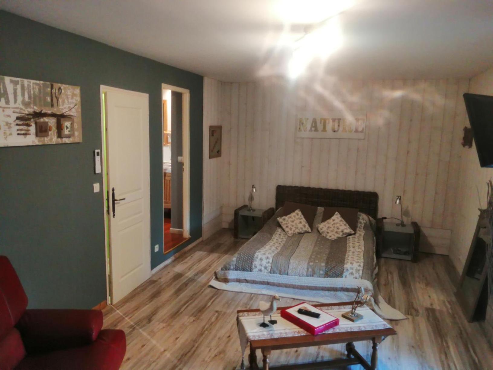 Les Tourterelles Bed & Breakfast Chabournay Екстериор снимка
