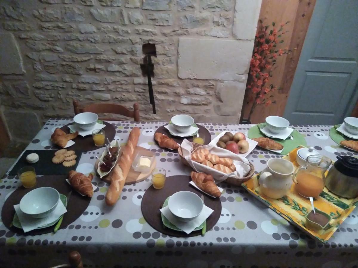 Les Tourterelles Bed & Breakfast Chabournay Екстериор снимка