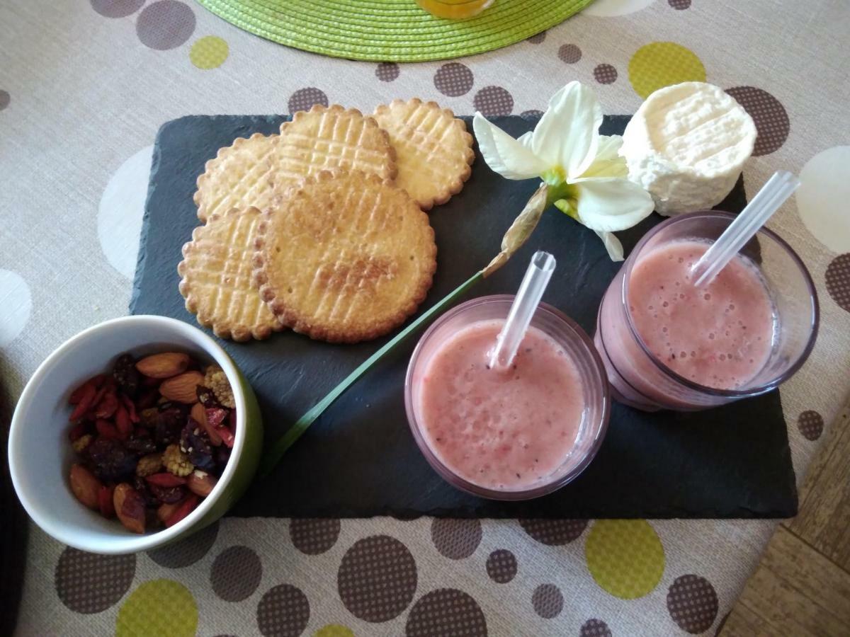 Les Tourterelles Bed & Breakfast Chabournay Екстериор снимка