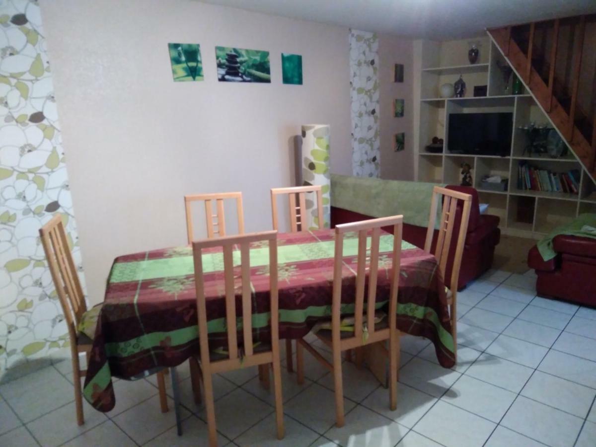 Les Tourterelles Bed & Breakfast Chabournay Екстериор снимка